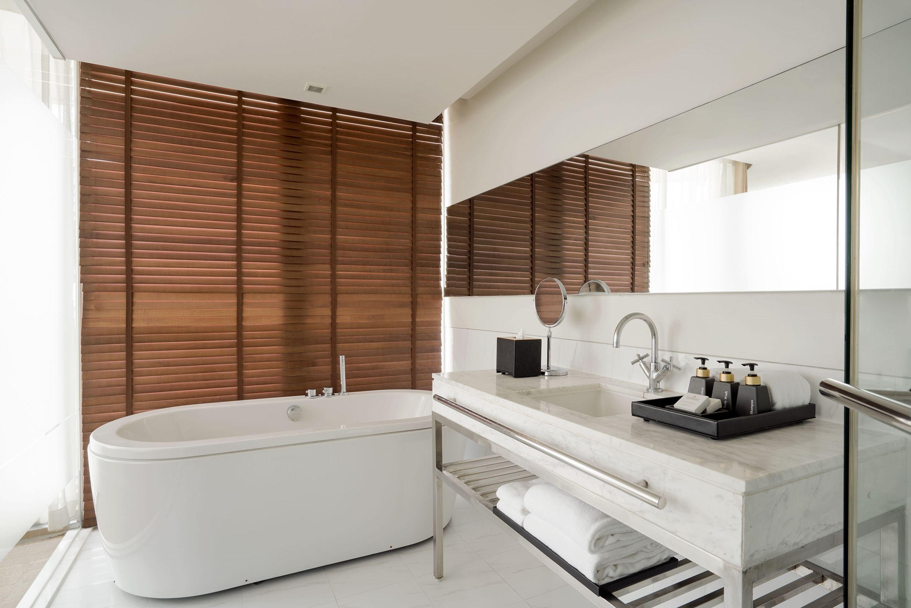 Two Bedroom Suite (with 1 king, 2 single bed)