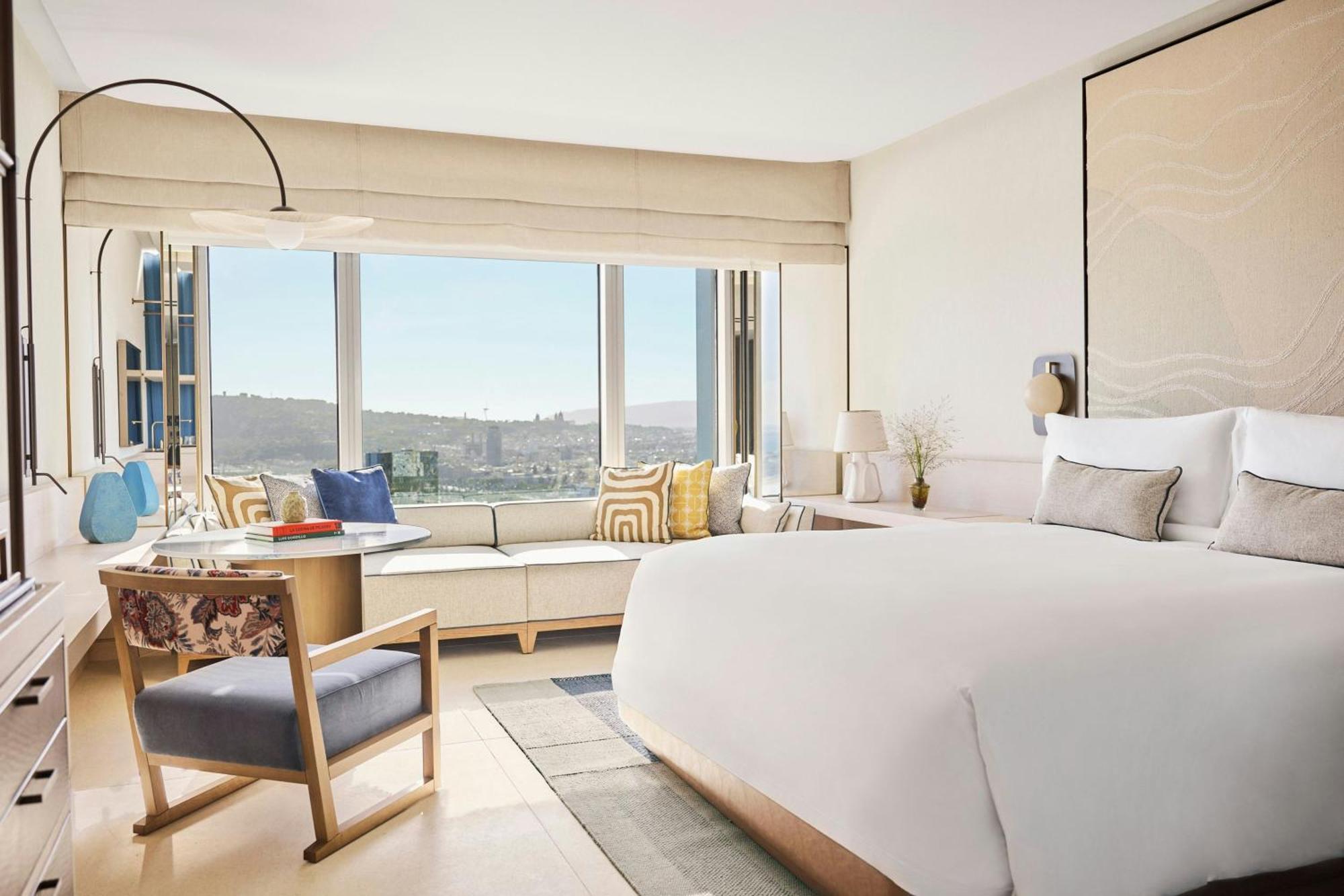 Panorama King Room with City View