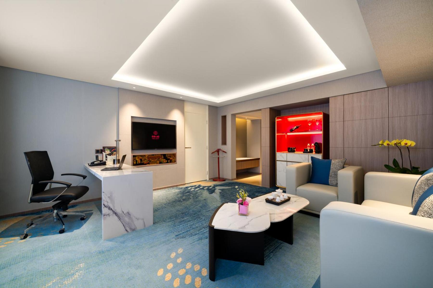 Executive Suite,1756513455:JPEG