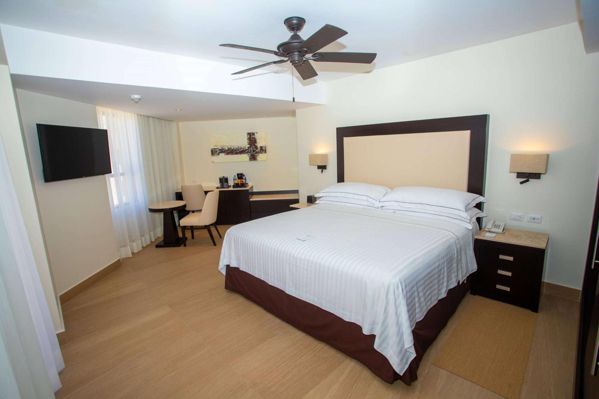 Deluxe Double Room with Balcony and Sea View