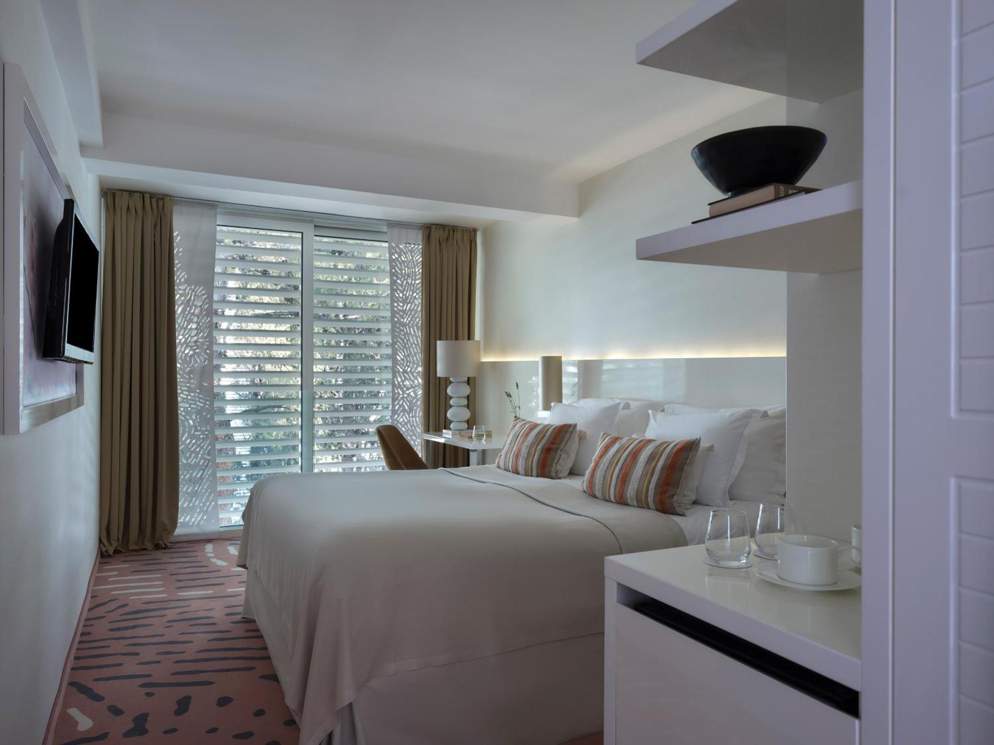 Doppel- oder Zweibettzimmer mit Blick auf den Innenhof