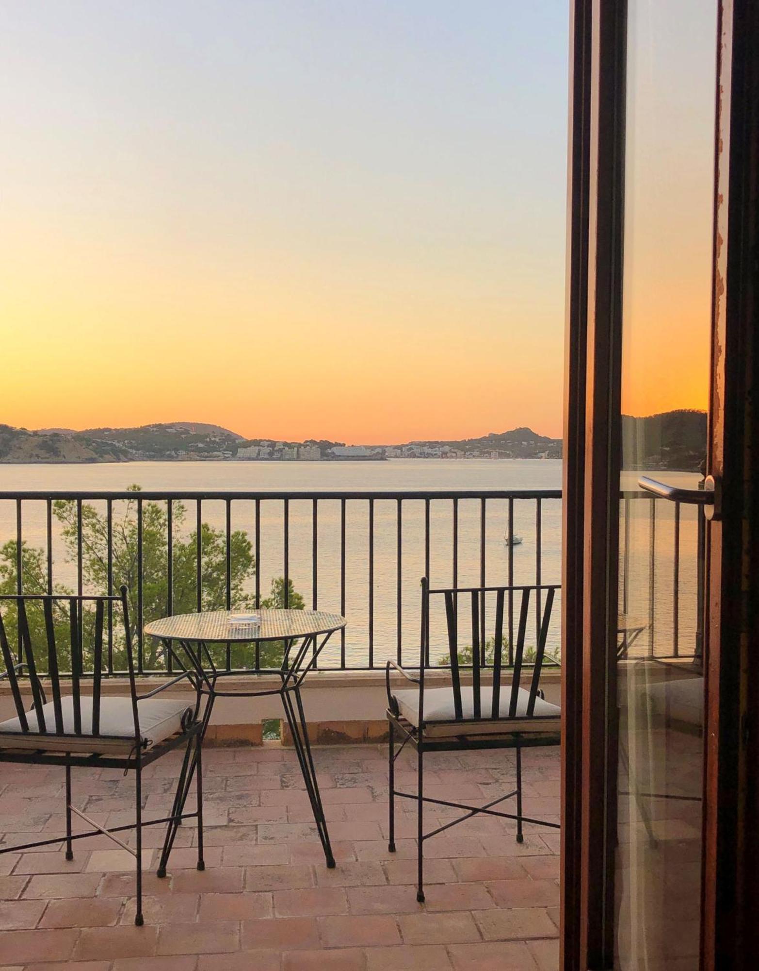Superior Double or Twin Room Seafront View Balcony
