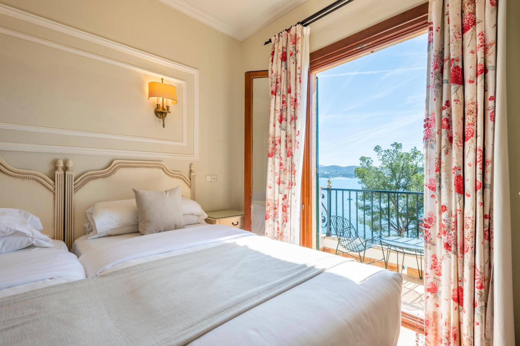 Superior Double or Twin Room Seafront View Balcony