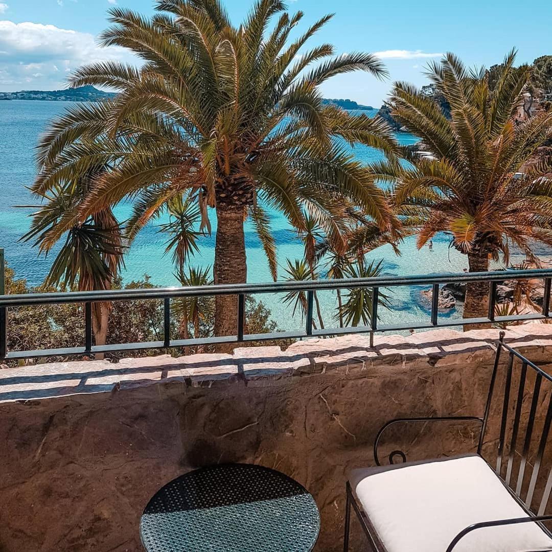 Double or Twin Room Seafront View Balcony