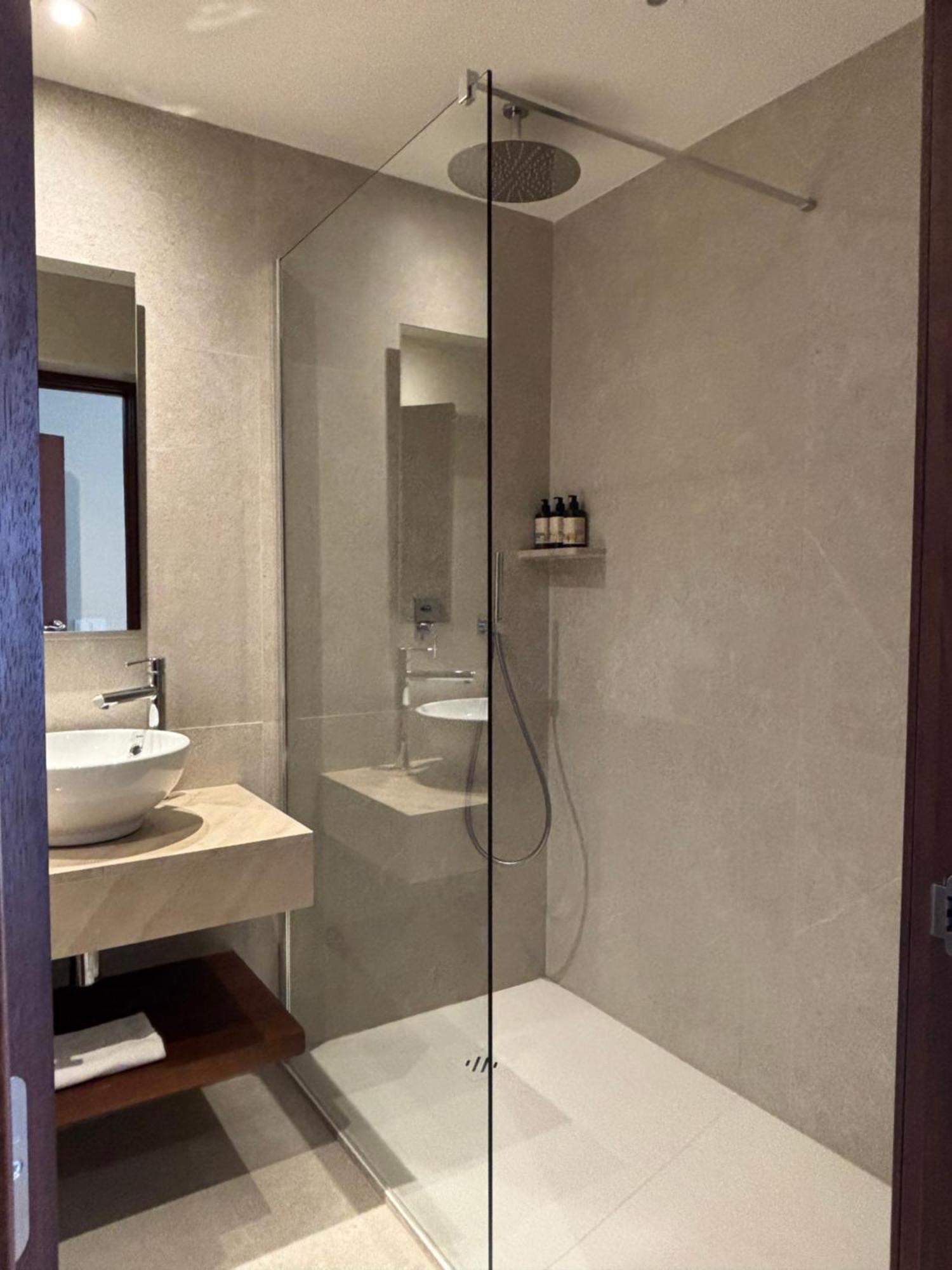 Double or Twin Room Seafront View Balcony