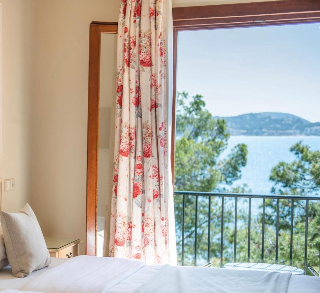 Superior Double or Twin Room Seafront View Balcony