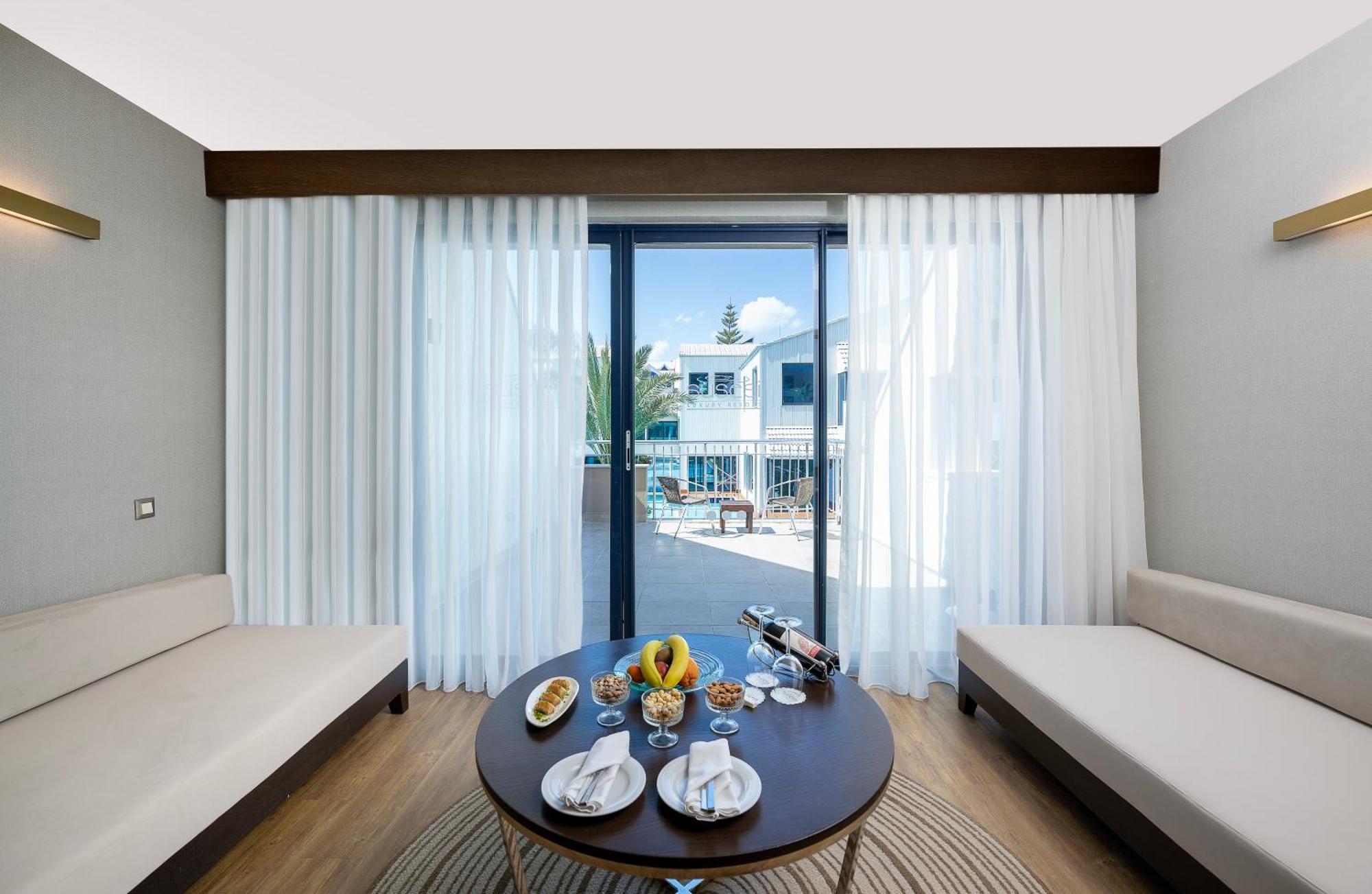 Deluxe Superior Room Pool View