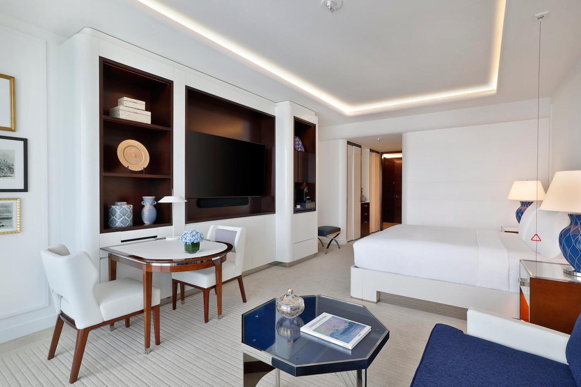 Deluxe Zimmer mit Kingsize-Bett mit Meerblick