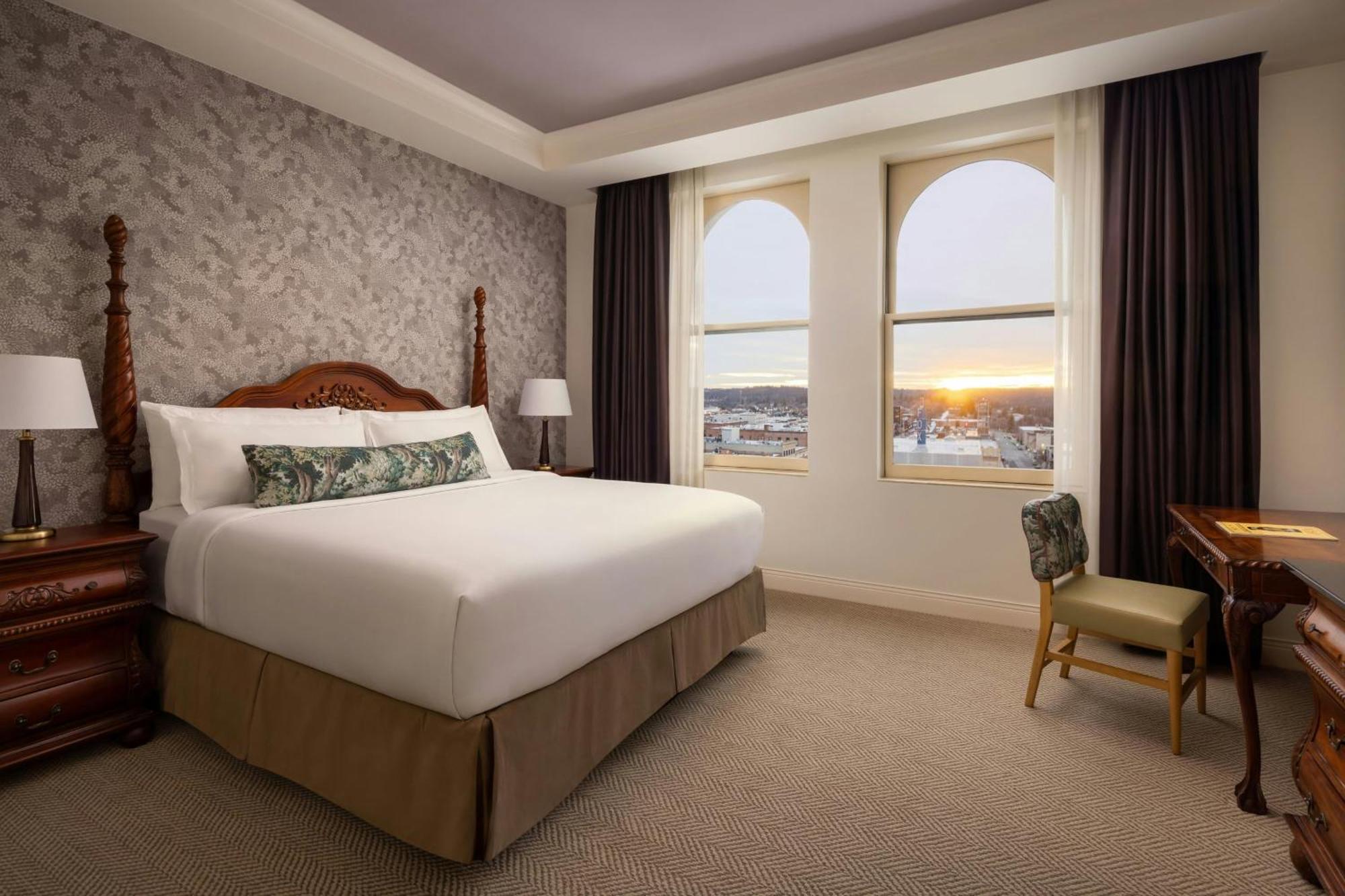 Davenport Room Guest room 1 King Bed