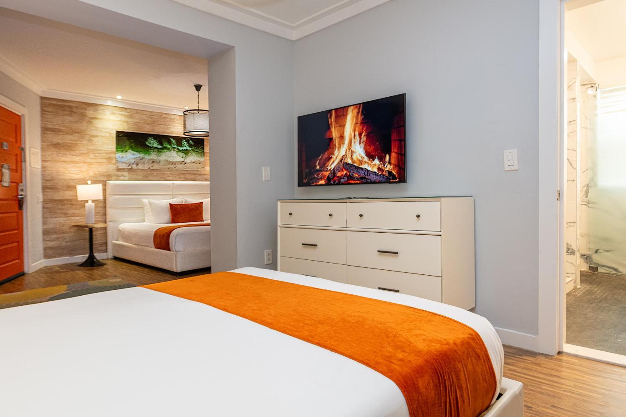 Deluxe Double Queen Jr Suite