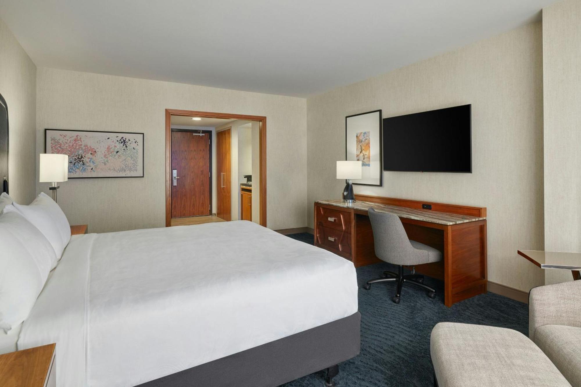 King Room with City View - Top Floor