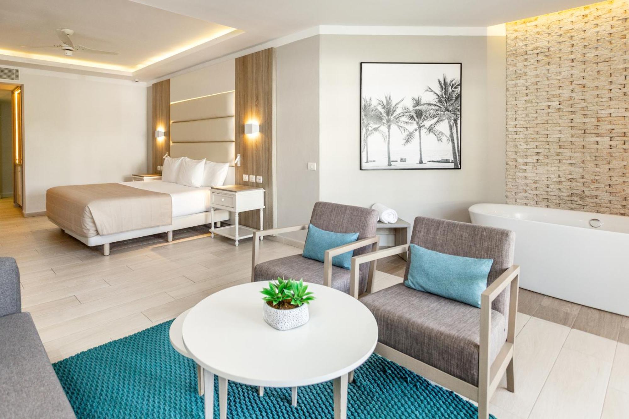 1 King Bed Corner Deluxe Junior Suite SGL