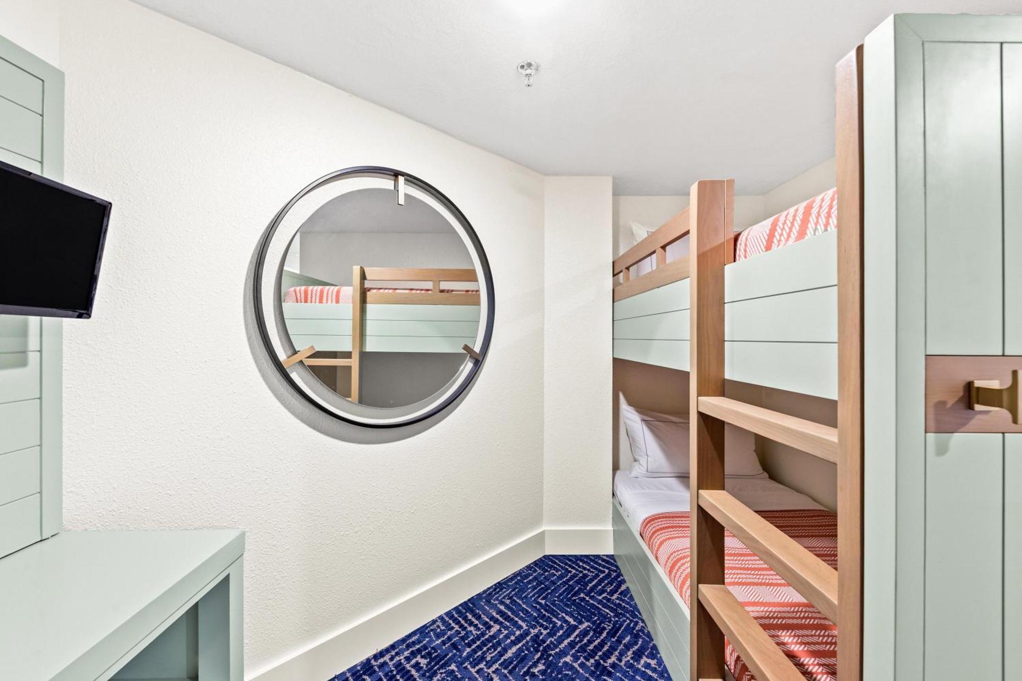 Deluxe Junior King Suite Beach View