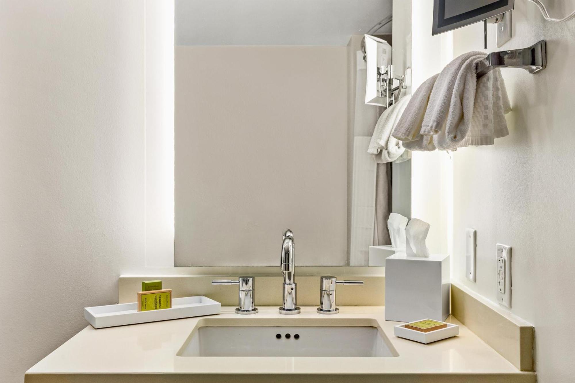 Queen Room Partial View Tub Mobility or Hearing Access