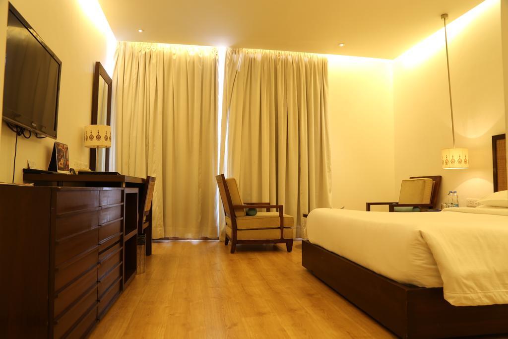 Large Double Room (10% off on Two-way Airport Transfer and 15% off on Food & Beverage services )