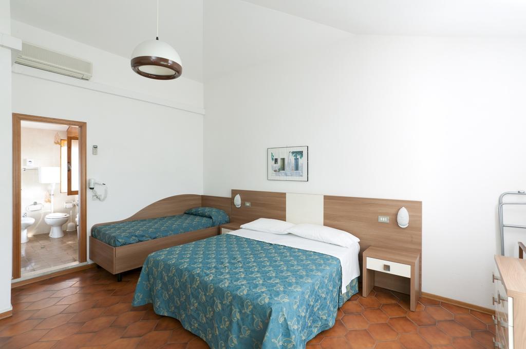 Dreibettzimmer mit Balkon