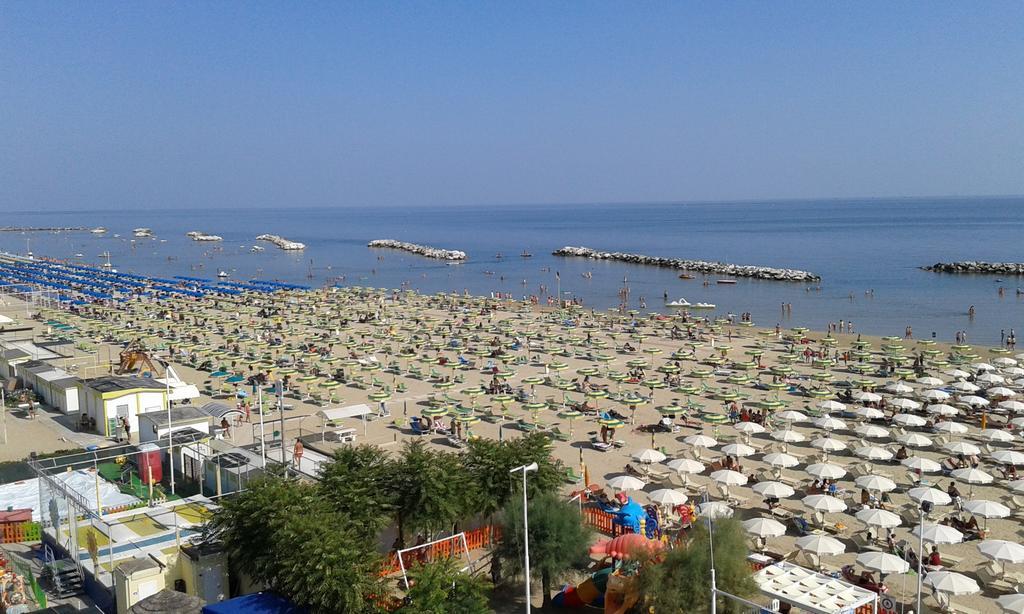 Camera Tripla con Vista Mare Parziale e Accesso Spiaggia