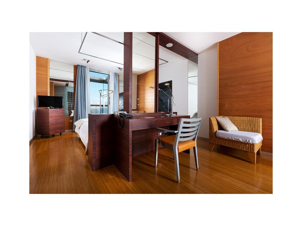 Chambre Double Supérieure - Vue Partielle sur Mer
