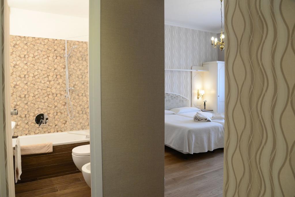 Superior Double or Twin Room with Lake View,379703827:JPEG