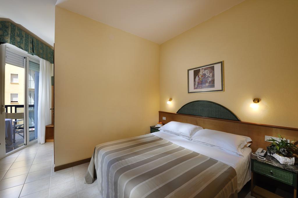Dreibettzimmer mit Meerblick