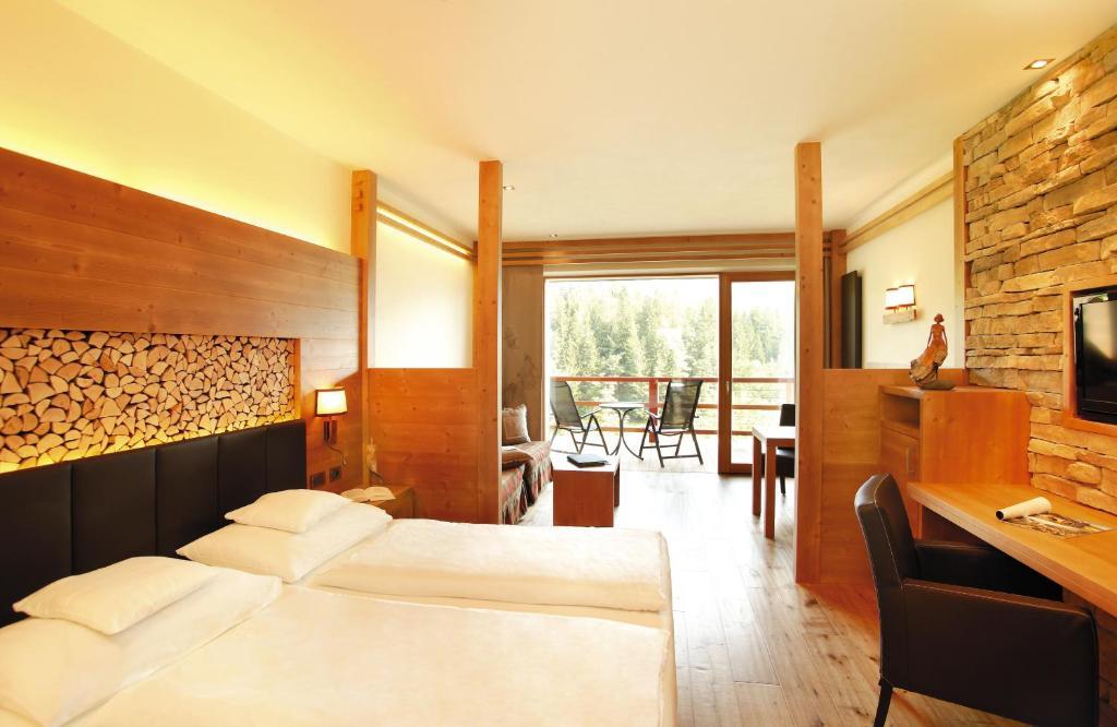 Junior Suite with Balcony,631546416:JPEG