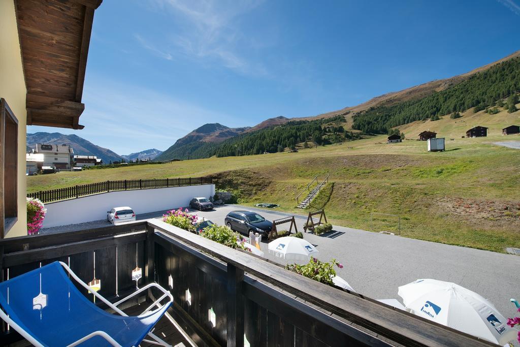Superior Double Room with Balcony and Mountain View