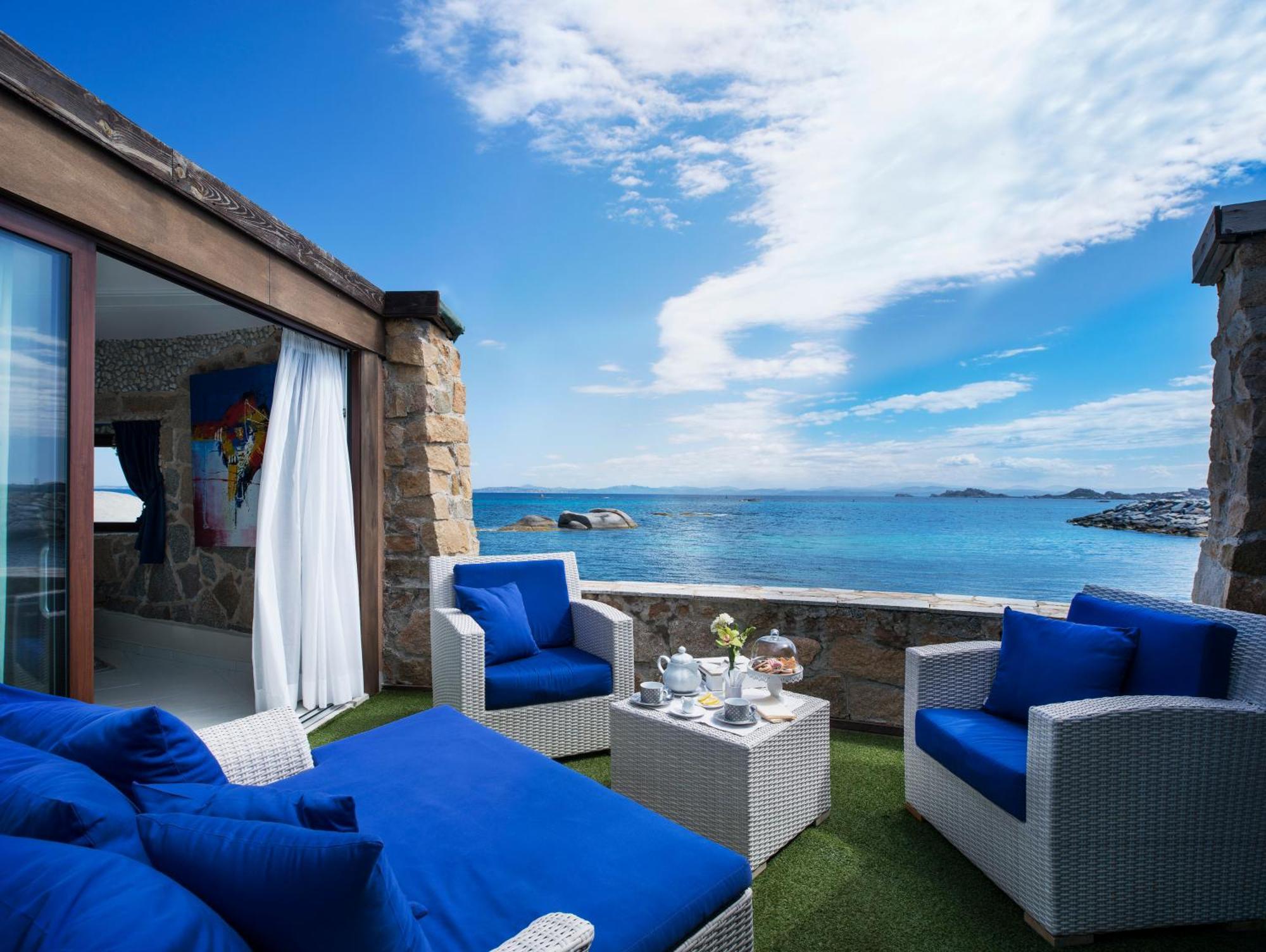 Deluxe Suite with Terrace and Sea View