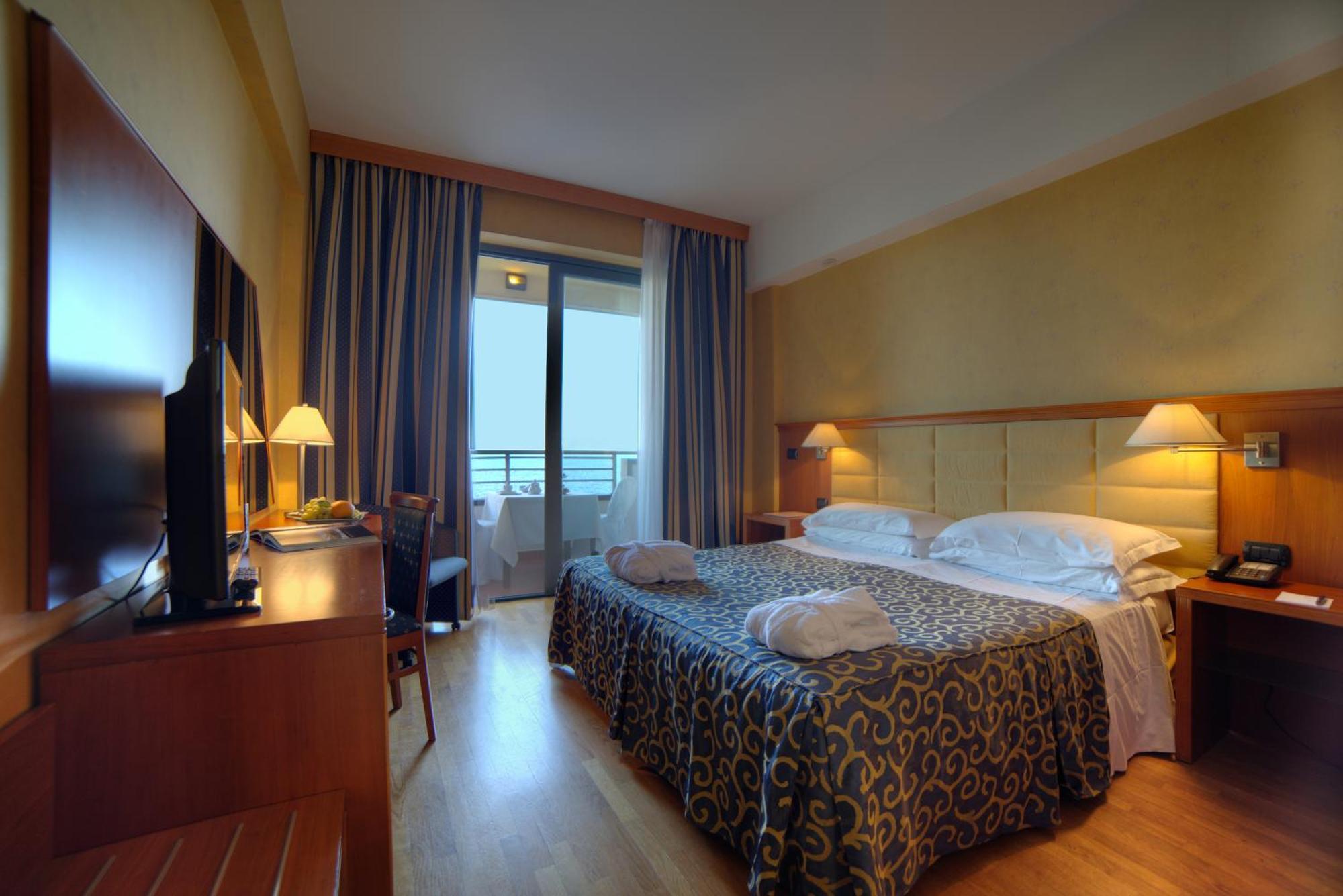 Deluxe Double or Twin Room with Sea View,1209736279:JPEG