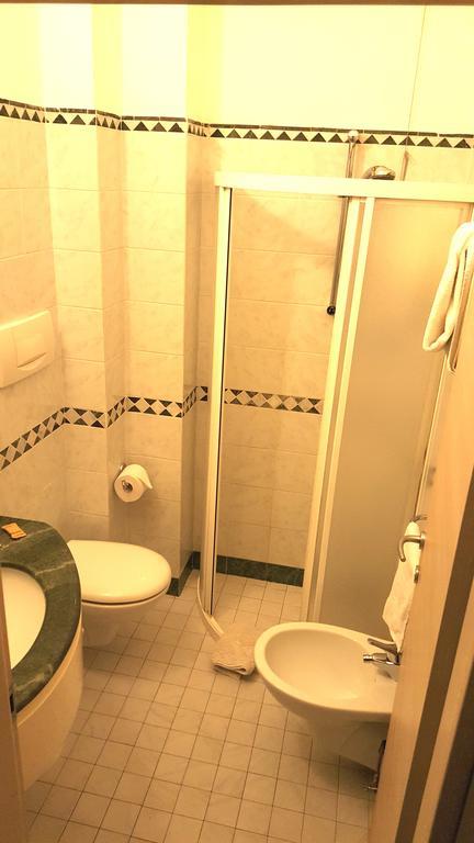 Classic Doppel- oder Zweibettzimmer mit seitlichem Meerblick