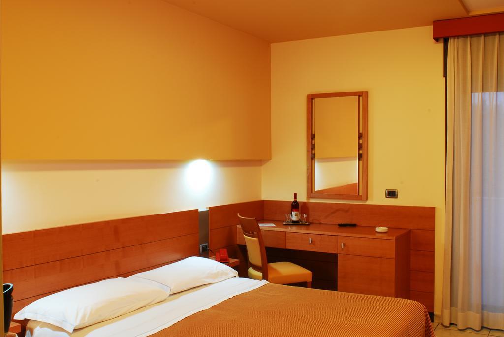 Economy Double or Twin Room,805336374:JPEG