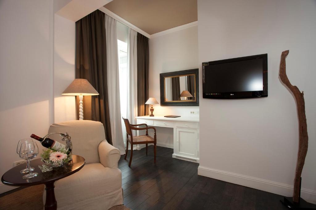 Suite with Sea View and Balcony,42351445:JPEG