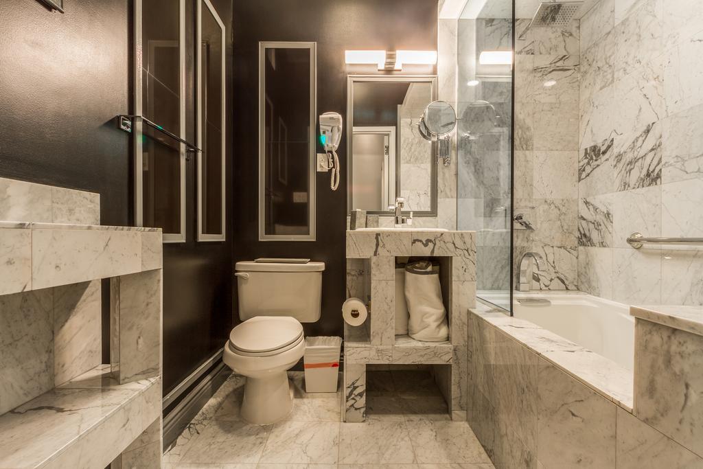 Suite Queen Deluxe con Patio e Angolo Cottura