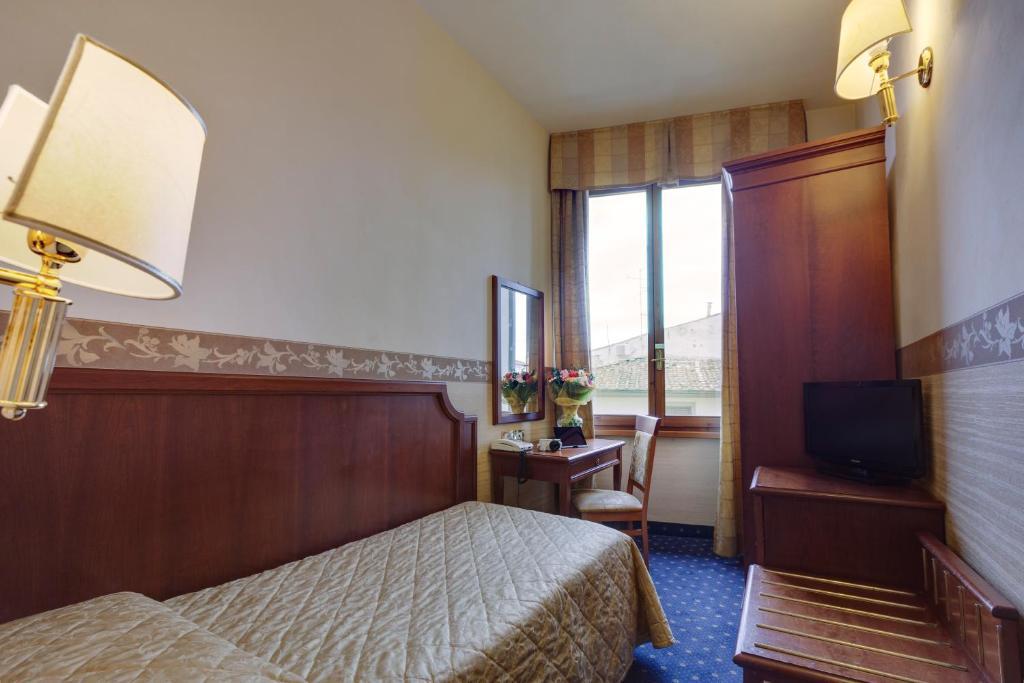 Standard Room with Two Single Beds