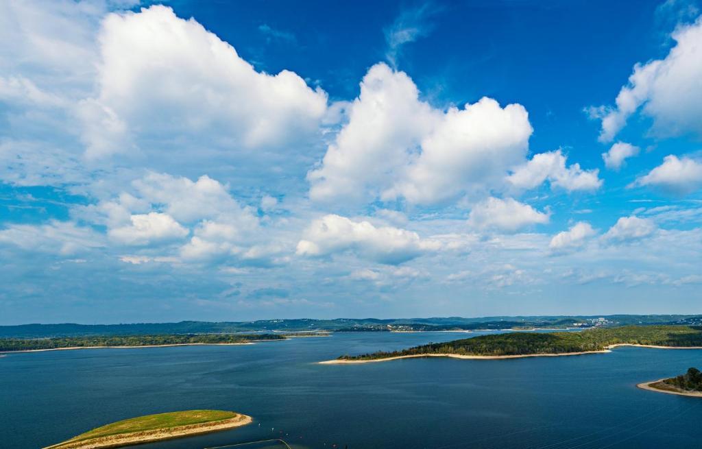 King Room with Partial Lake View,844806257:JPEG