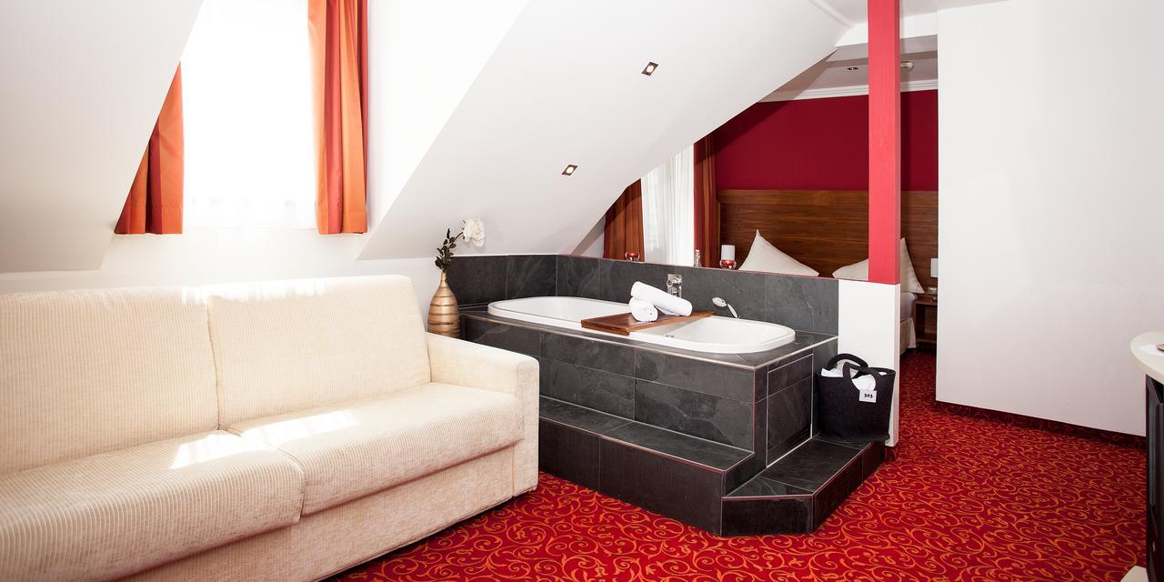 Suite,641479017:JPEG