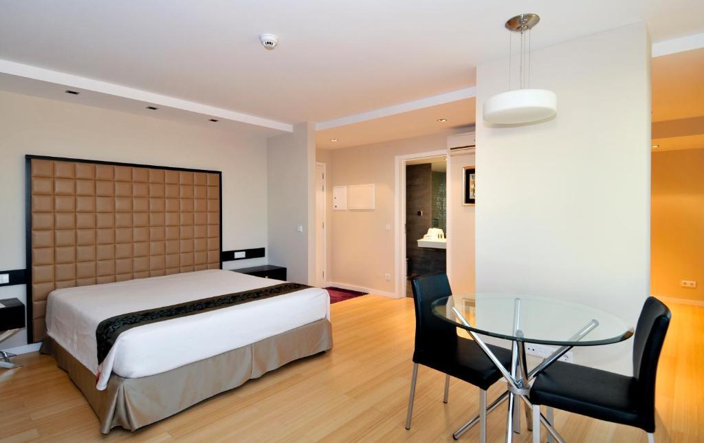 Suite with Balcony with Sea and River View