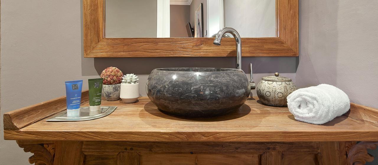 Deluxe Suite Spa Bath