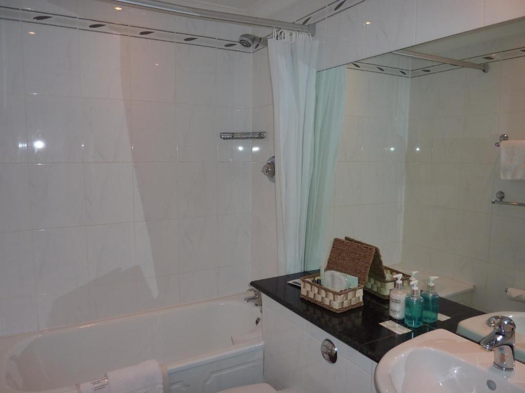 Double Room with Four Poster Bed,66691030:JPEG
