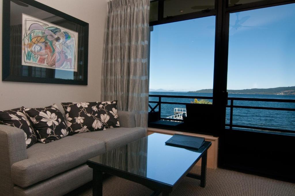 Superior Twin Room with Lake View