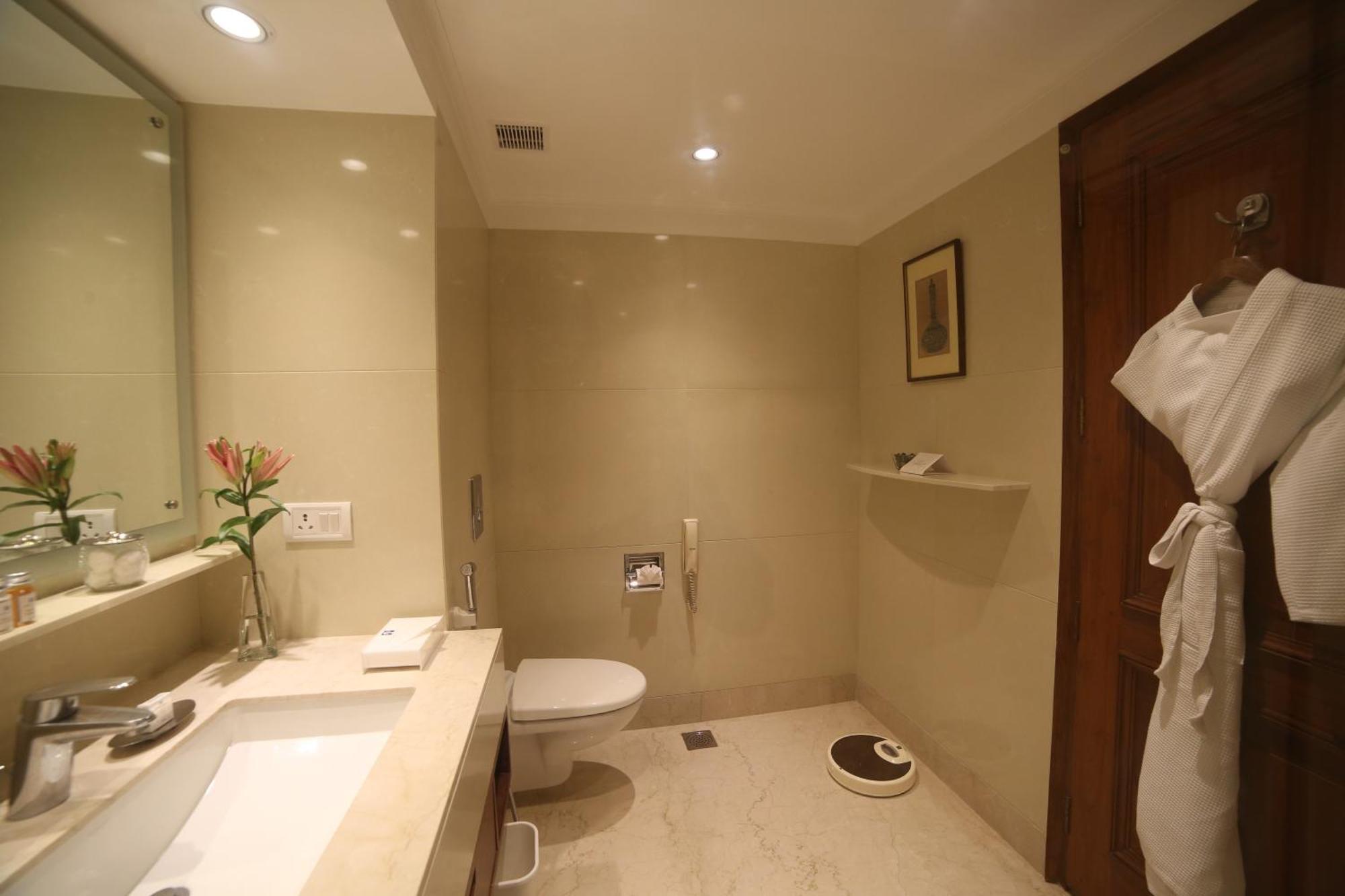Deluxe Double or Twin Room on food beverages 
