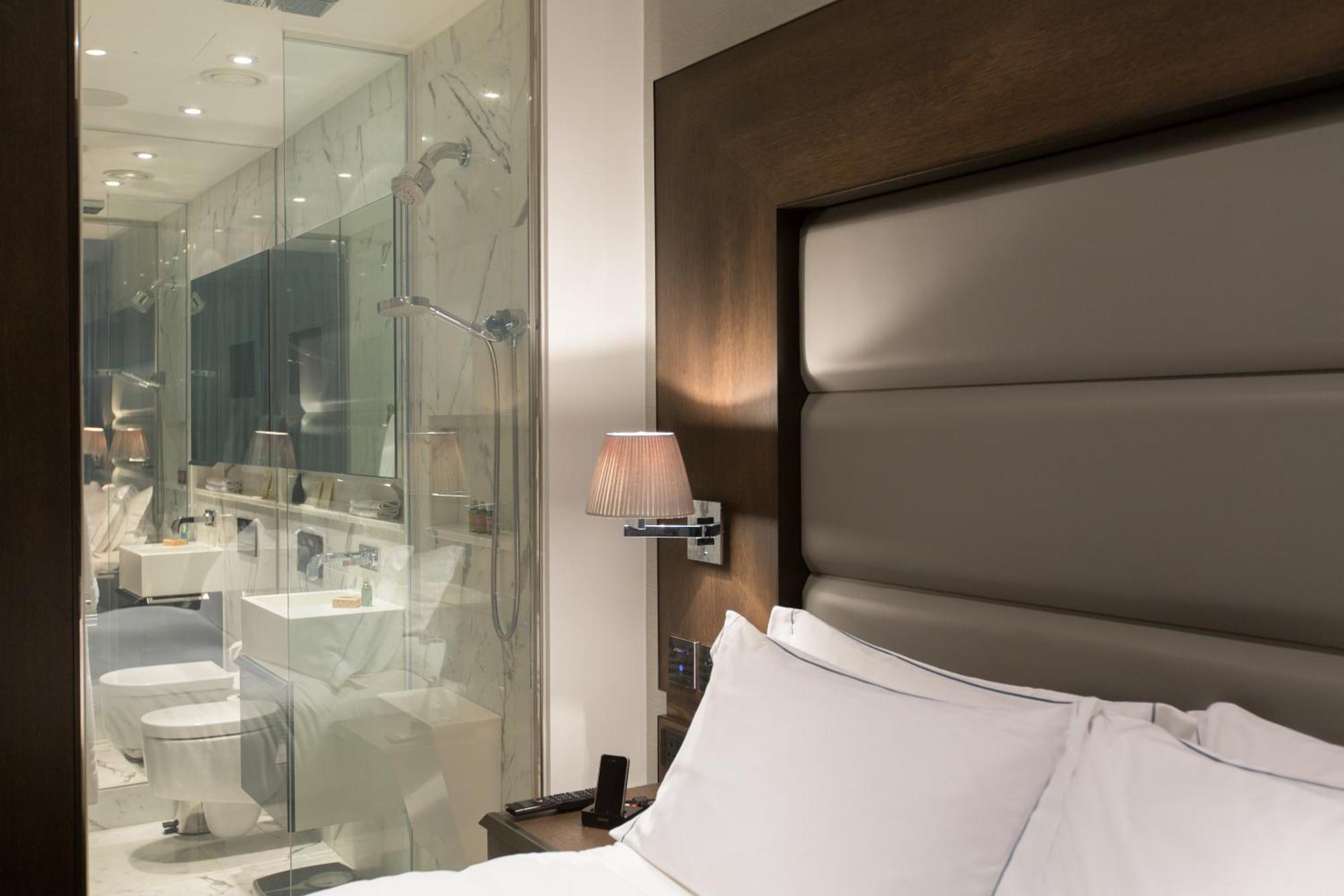 Petite Chambre Lit Queen-Size