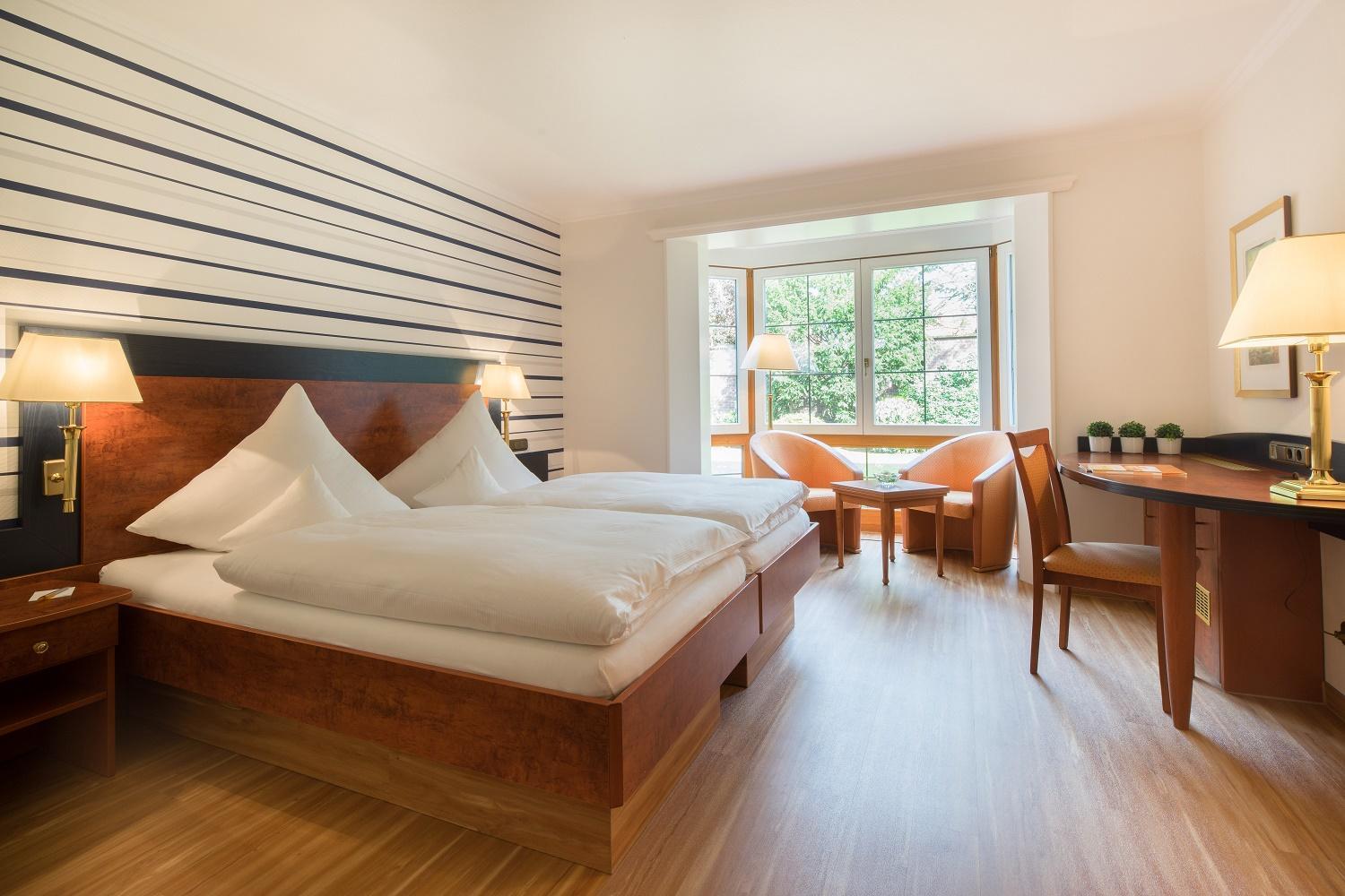 Zimmer mit Kingsize-Bett