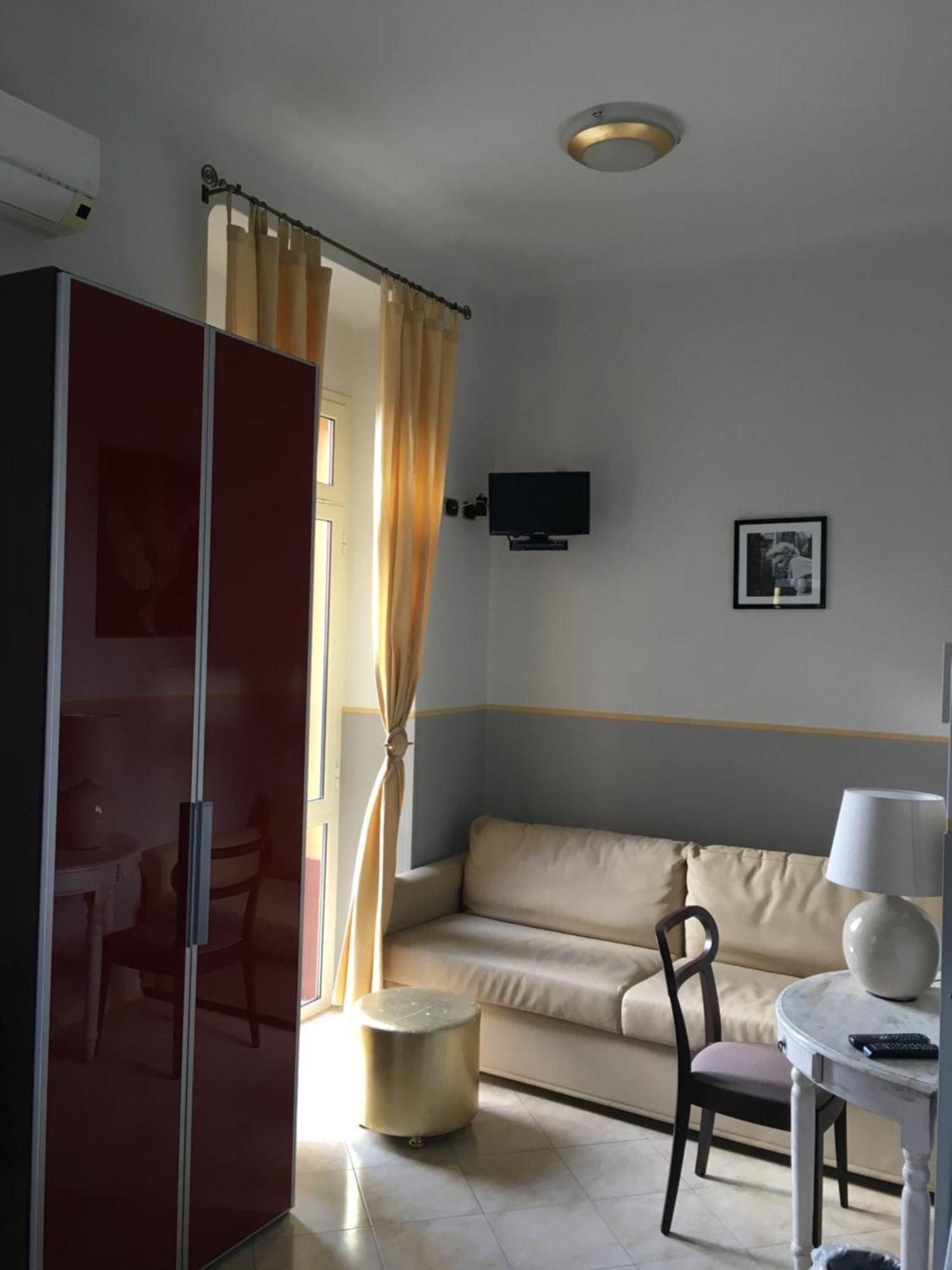 Triple Room,704382151:JPEG