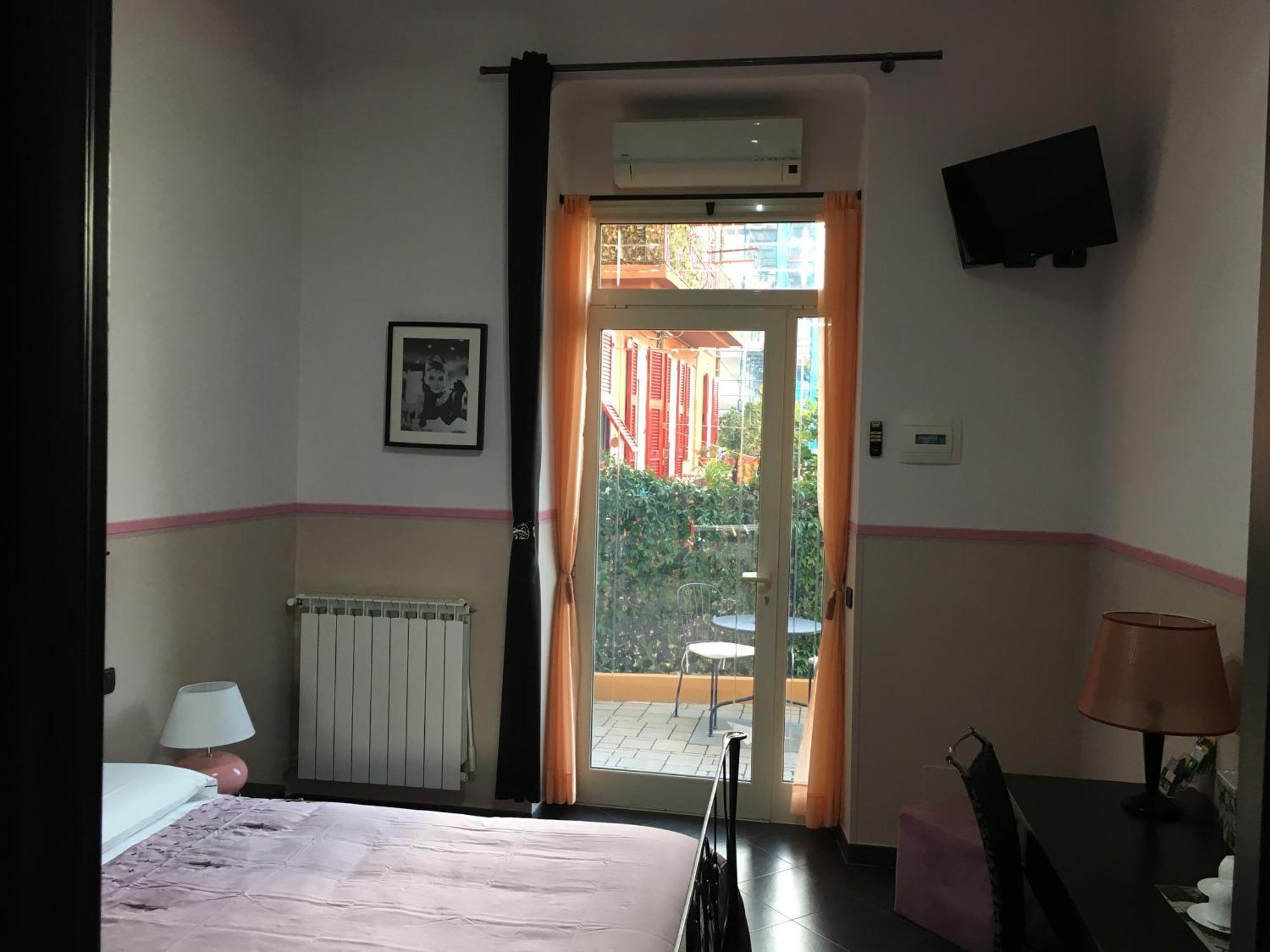 Double Room,704382370:JPEG