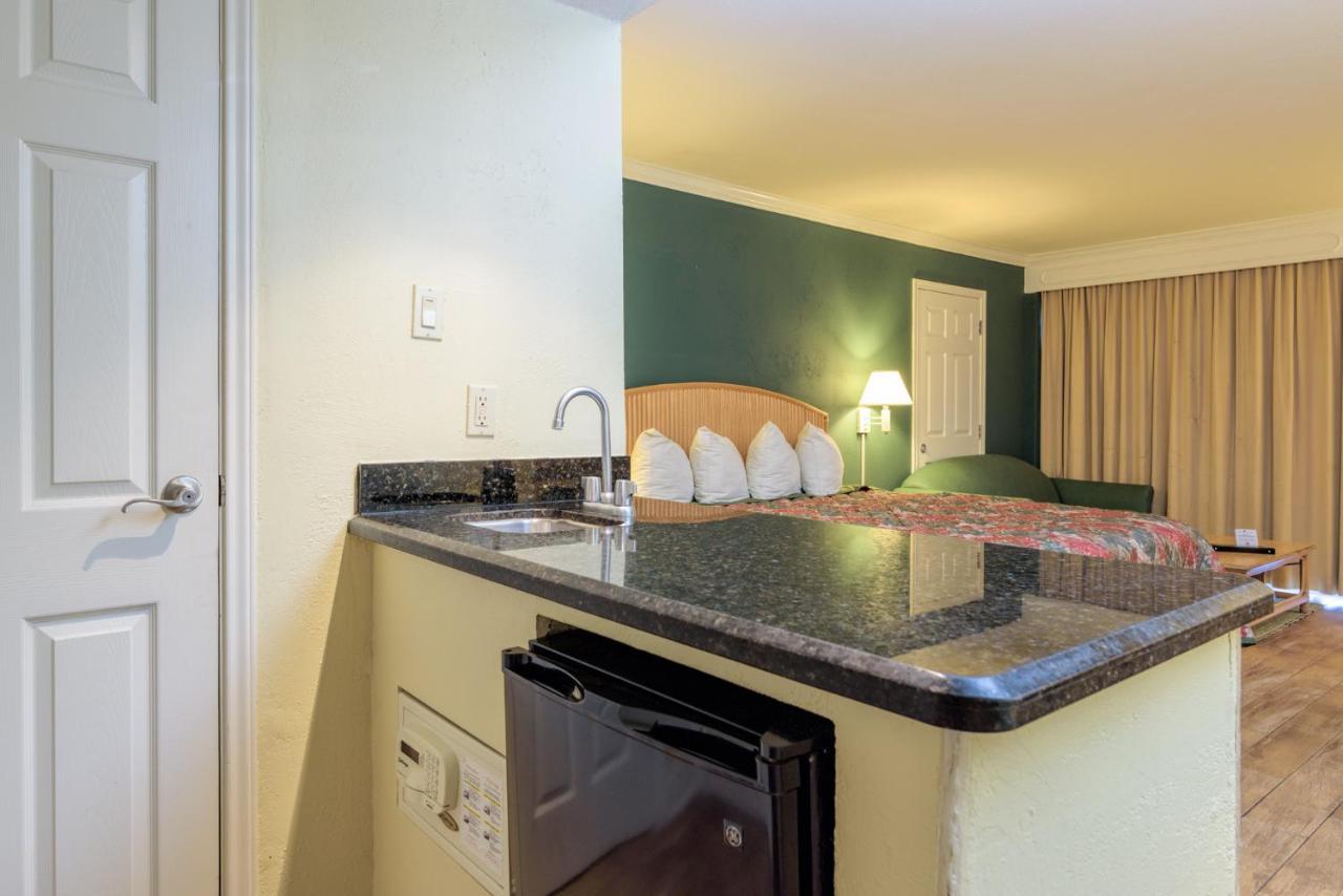 King Room Partial Beach View