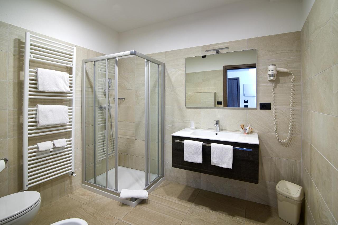 Standard Double or Twin Room with Balcony,735922723:JPEG