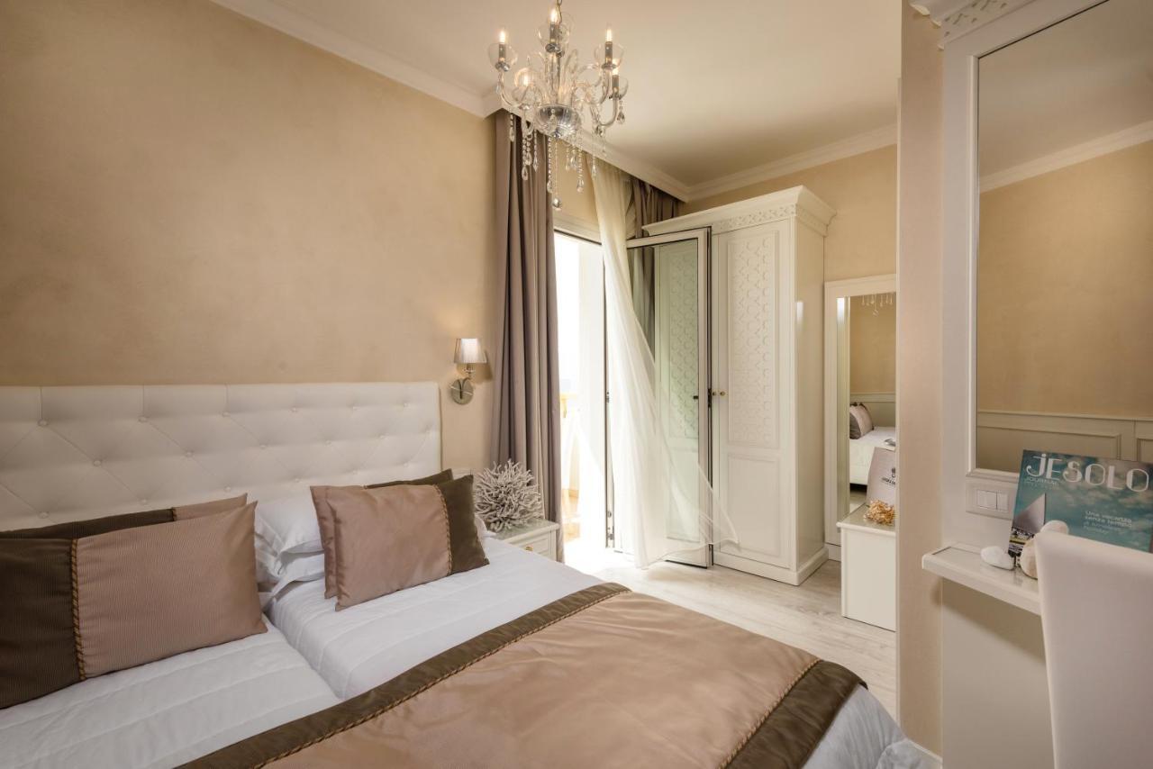 Deluxe Double or Twin Room with Balcony and Lateral Sea view,1209734674:JPEG