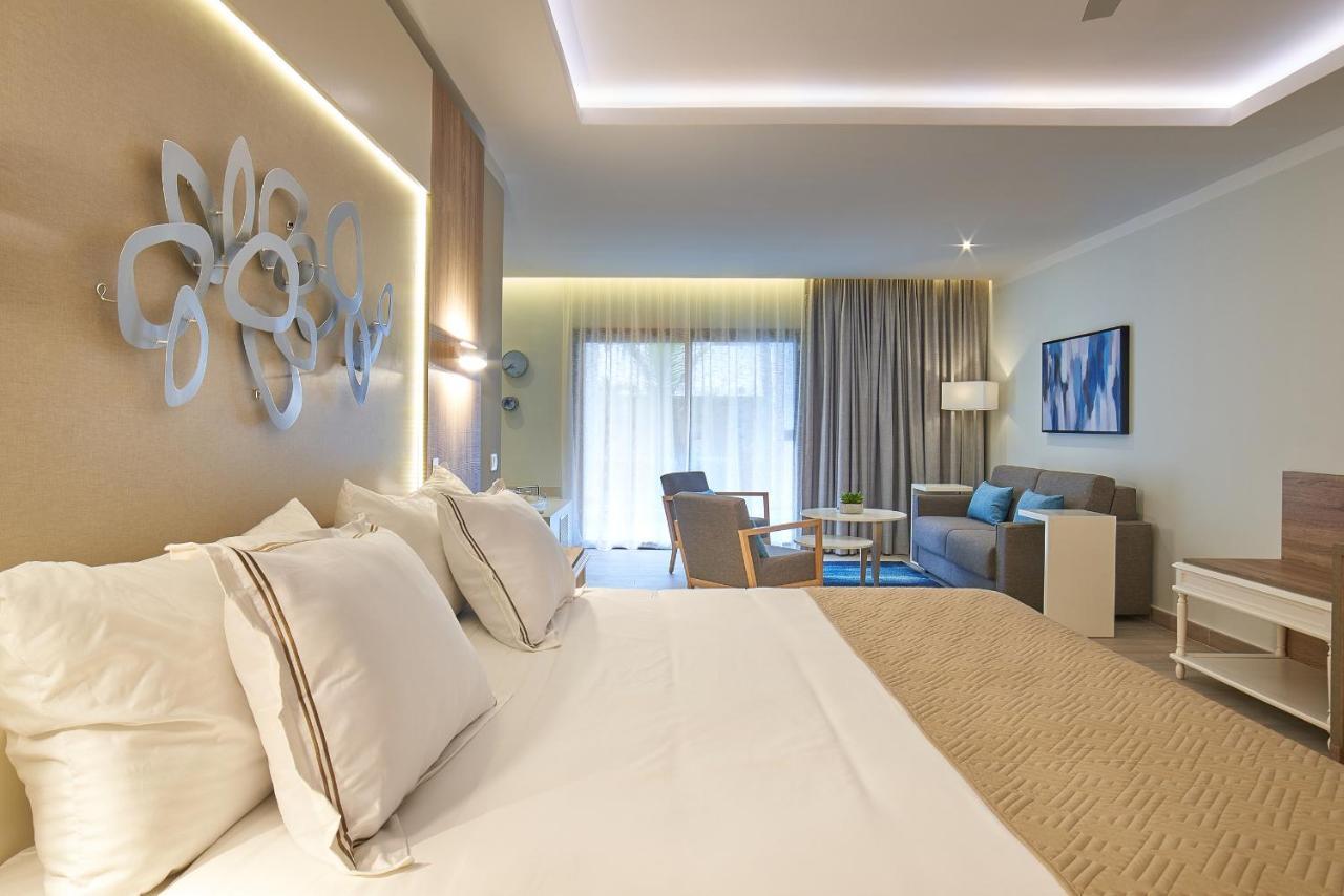 Junior Suite Deluxe Swim Up Corner (1 Adult),775361407:JPEG