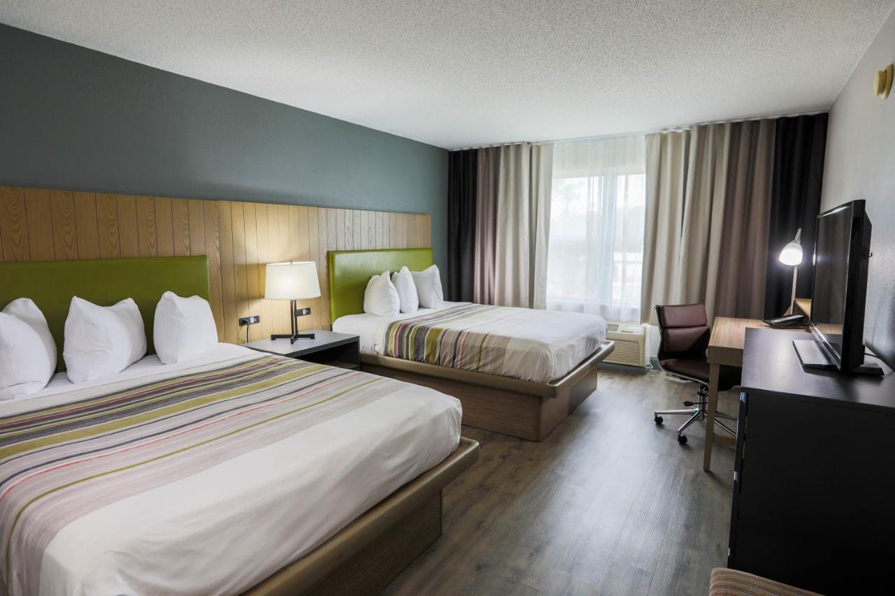 Queen Room with Two Queen Beds - Non-Smoking,1009902100:JPEG