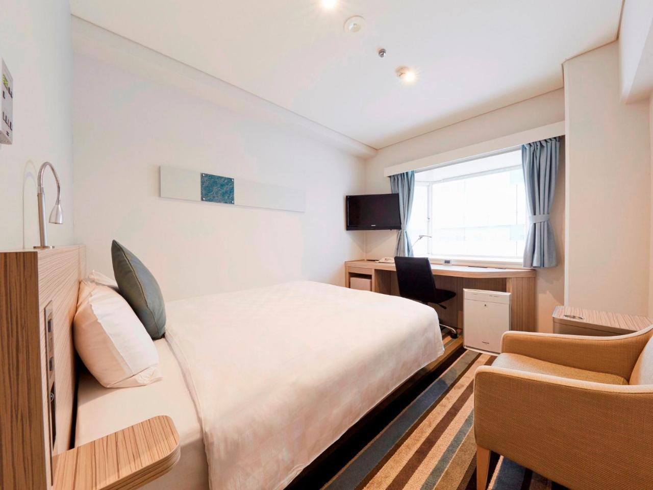 Habitación Doble Pequeña con acceso al salón y desayuno ligero gratuito - No fumadores
